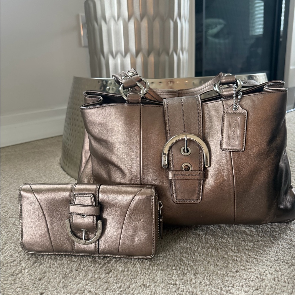 COACH BUNDLE Coach Metallic Bronze Leather Shoulder Bag with Matching Wallet - Picture 2 of 2